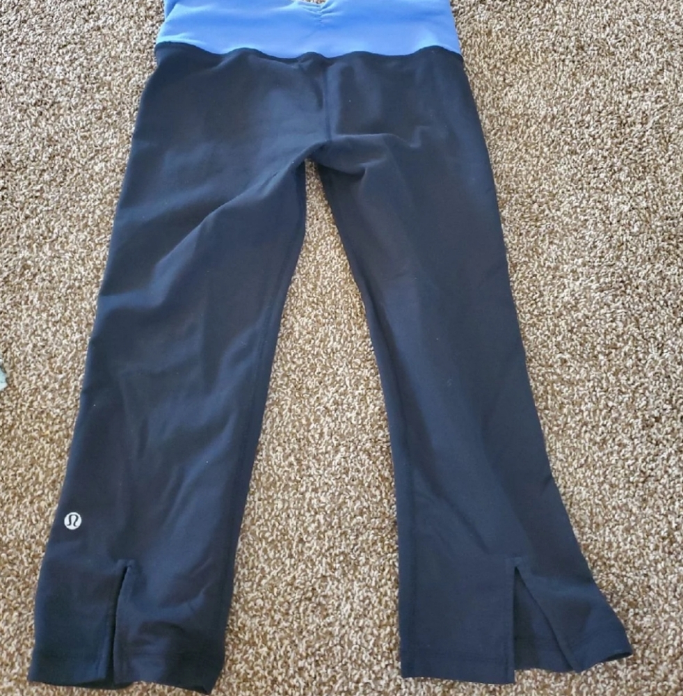 Lululemon crops with slit - Picture 5 of 8